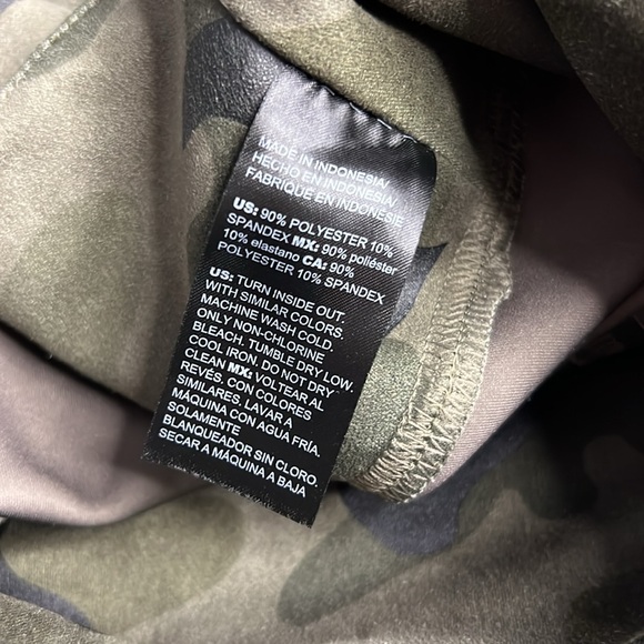 WHITE HOUSE BLACK MARKET Green Camo Runway Legging 2 - Picture 8 of 8